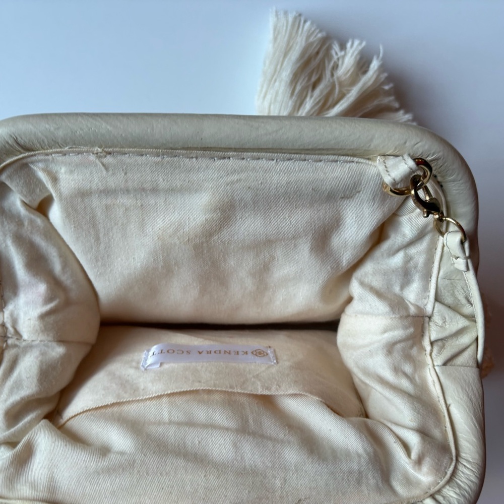 Kendra Scott || Lincoln Resin Stone Tassel Straw‎ Clutch Crossbody Ivory Cream - Picture 7 of 10